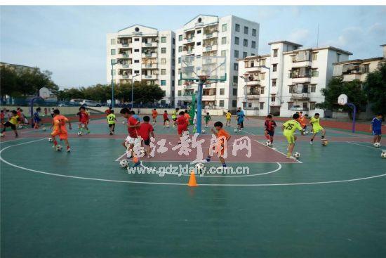 吴川市小学领导团队的教育理念与实践探索